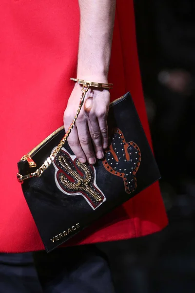 Look 32